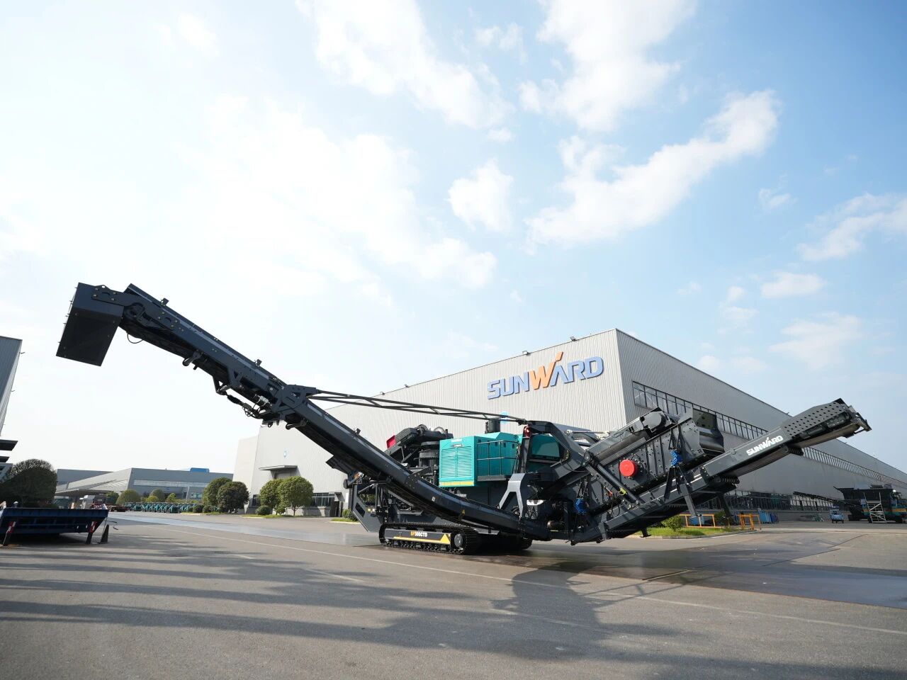 破局国际市。蘧寮た觯a888亚洲城智能SP300CTD柴电两用圆锥破碎站成功下线