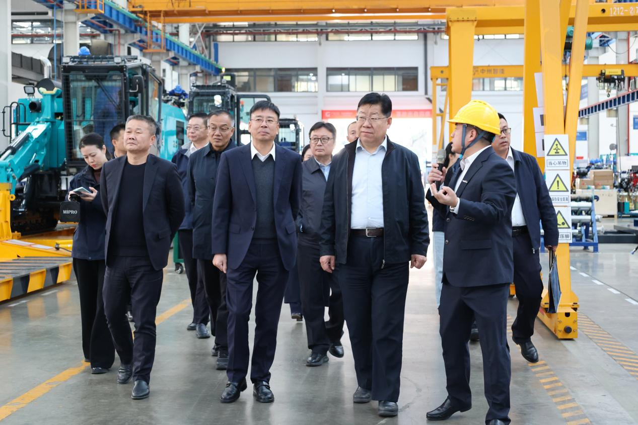 新矿投资集团党委书记、董事长王漠到访ca888亚洲城智能