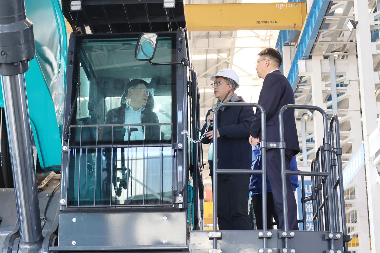 新矿投资集团党委书记、董事长王漠到访ca888亚洲城智能